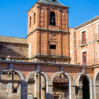 Iglesia de San Juan Bautista, desde el Mercado Chico. Ávila.