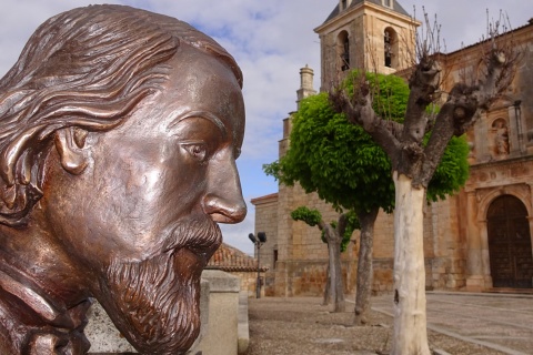 Monument à José Zorrilla, face à la collégiale San Pedro à Lerma (province de Burgos, Castille-León)