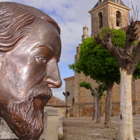 Monumento a José Zorrilla, di fronte alla Collegiata di San Pedro a Lerma (Burgos, Castiglia e León)