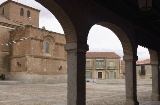 Plaza e Iglesia de San Nicolás de Madrigal de las Altas Torres (Ávila, Castilla y Léon)
