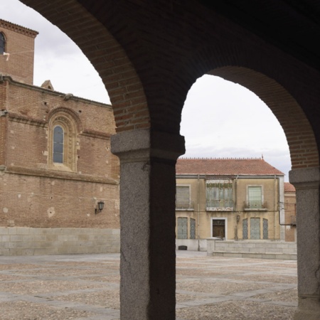 Piazza e Chiesa di San Nicolás di Madrigal de las Altas Torres (Ávila, Castiglia e León)