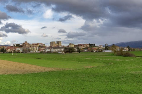 Panoramiczny widok na Medina de Pomar w Burgos (Kastylia i León)