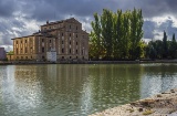 O Canal de Castilla em sua passagem por Medina de Rioseco (Valladolid, Castilla y León)