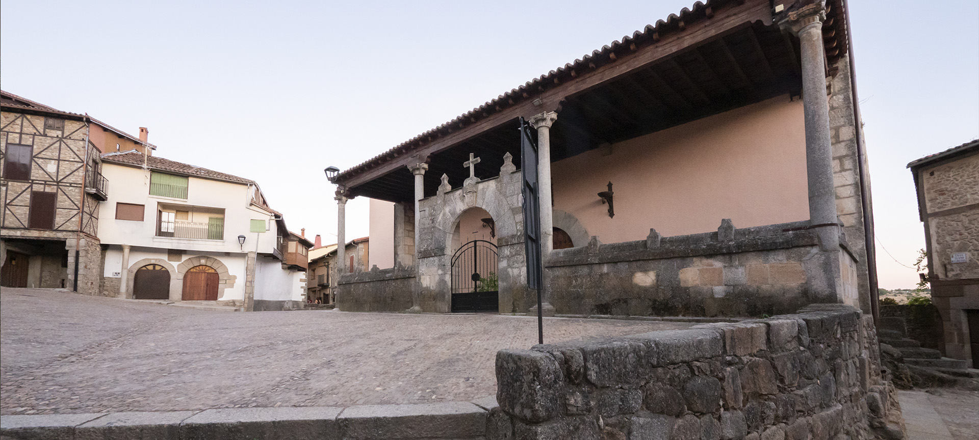 Church of Santiago and San Ginés de Arlés in Miranda del Castañar (Salamanca, Castilla y León)