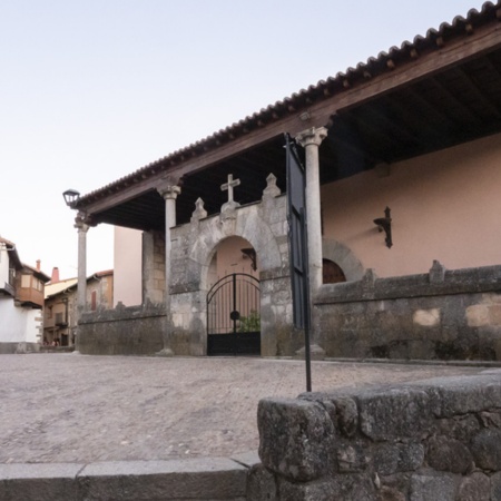 Igreja de Santiago e San Ginés de Arlés, em Miranda del Castañar (Salamanca, Castilla y León)