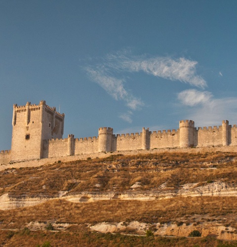 Widok panoramiczny na zamek Peñafiel. Valladolid