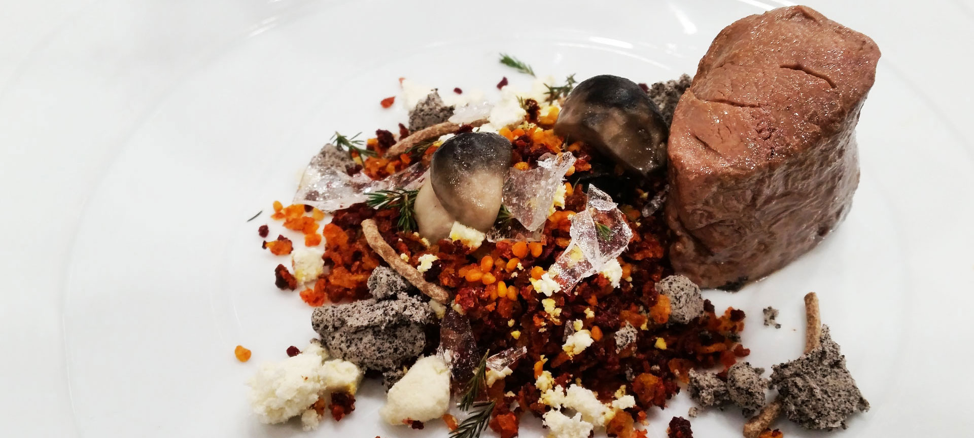 Piatto di design con tartufo di Soria Piatto di design con tartufo di Soria