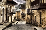 Típica calle de Puebla de Sanabria, en Zamora (Castilla y León)