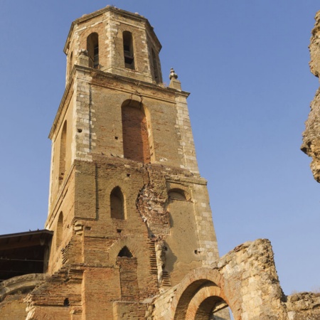 Torre do Relógio e ruínas do Mosteiro de San Benito, em Sahagún, León (Castilla y León)