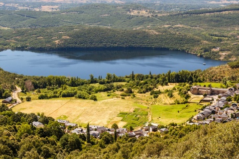 San Martín de Castañeda aux abords du lac Sanabria. Zamora