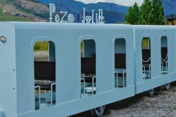 Restaurierte Waggons in Pozo Julia, León