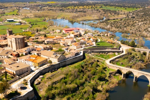 Luftaufnahme von Ledesma (Salamanca, Kastilien und León)