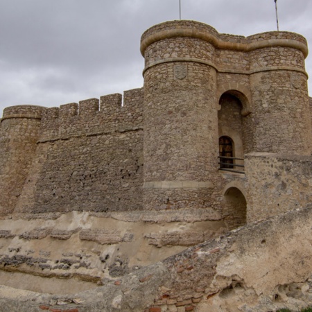 Zamek w Chinchilla de Monte-Aragon (Albacete, Kastylia-La Mancha)