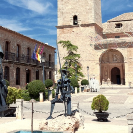 Statues of Don Quixote and Dulcinea in front of the Church of San Antonio Abad in El Toboso (Toledo, Castilla-La Mancha)