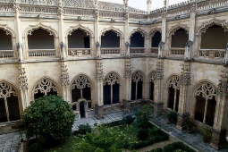 サン・フアン・デ・ロス・レイェス修道院。トレド