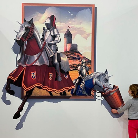Petite fille au Musée Iluziona de Tolède