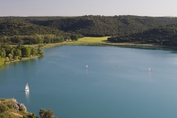 Vue panoramique des lacs de Ruidera, dans la province de Ciudad Real (Castille-La Manche)