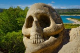 A skull on the Caras trail in Buendía, Cuenca, Castilla-La Mancha