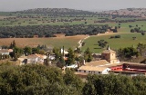 Vista de Las Virtudes e a praça de touros quadrada em Santa Cruz de Mudela
