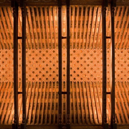 Plafond à caissons de la voûte de la synagogue du Tránsito à Tolède.