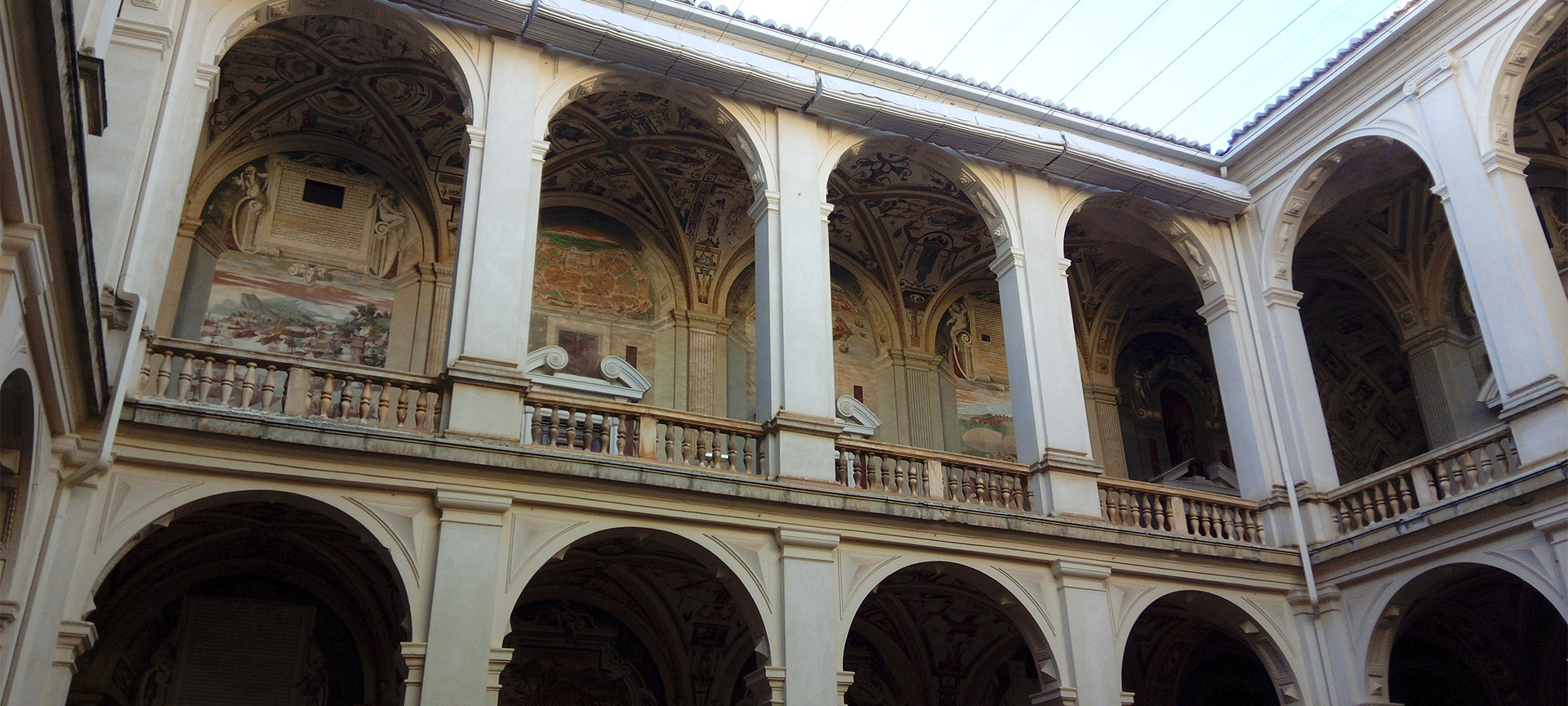 Dziedziniec wewnętrzny Pałacu Marqués de Santa Cruz w Viso del Marqués (prowincja Ciudad Real, Kastylia-La Mancha)