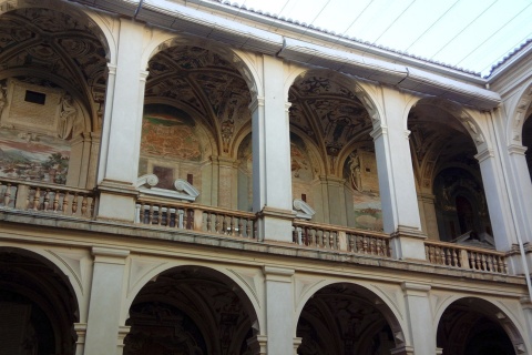 Внутренний двор дворца маркиза Санта Крус в Висо-дель-Маркес (Сьюдад-Реаль, Кастилия—Ла-Манча).