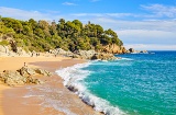 Veduta della spiaggia di Sa Boadella di Lloret de Mar, Girona, Catalogna