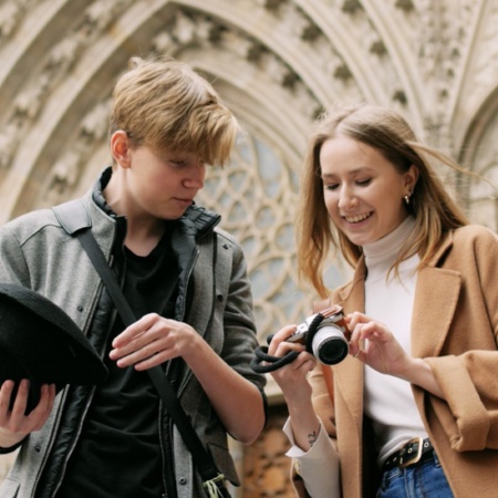 Touristes dans la cathédrale de Barcelone, Catalogne