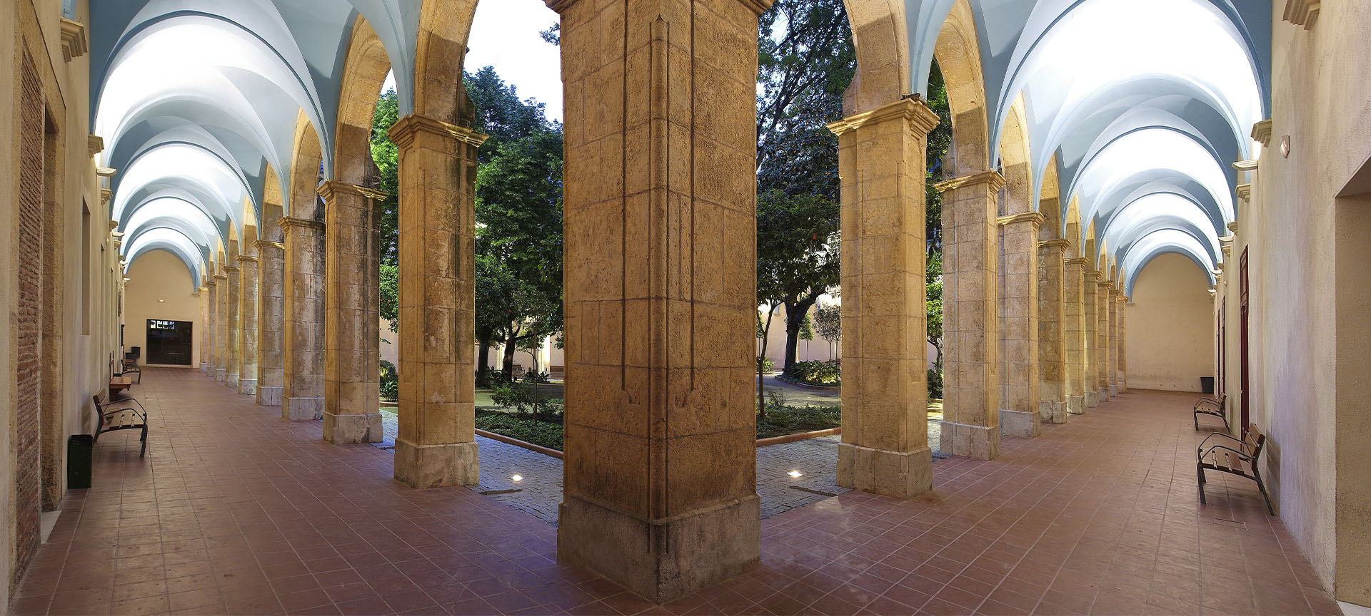 Antiche Scuole Pías de Reus (Tarragona, Catalogna), sede attuale dell’Istituto Salvador Vilaseca Antiche Scuole Pías de Reus (Tarragona, Catalogna), sede attuale dell’Istituto Salvador Vilaseca