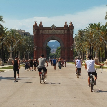 Триумфальная арка в Барселоне.