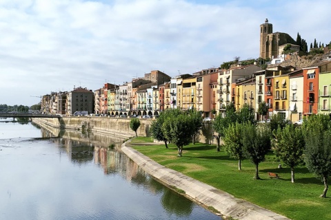 Río Segre a su paso por Balaguer (Lleida, Cataluña)