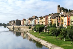 Le Segre à son passage par Balaguer (province de Lleida, Catalogne)
