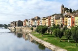 Rzeka Segre płynąca przez Balaguer (Lleida, Katalonia)