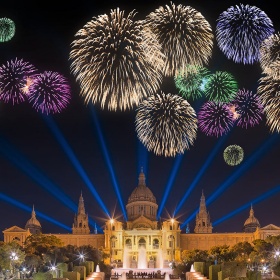 Feuerwerk am Magischen Brunnen in Barcelona Feuerwerk am Magischen Brunnen in Barcelona