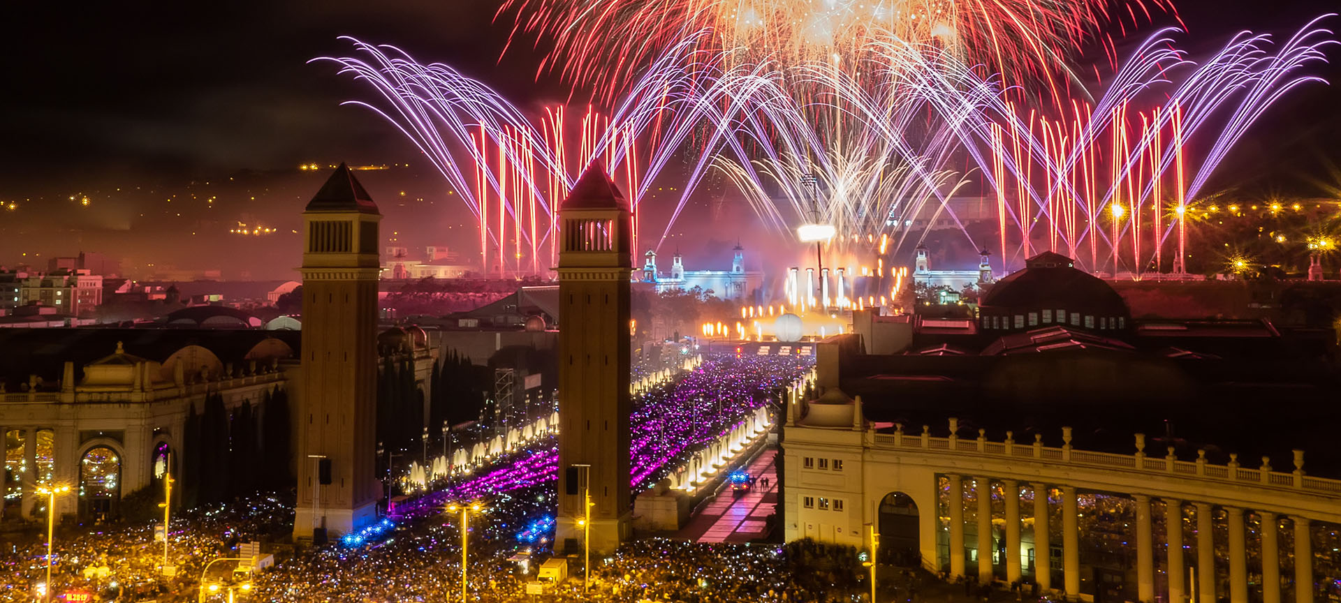 Ansichten von Barcelona mit Feuerwerk