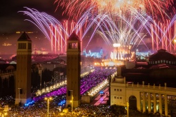 Vues de Barcelone avec feux d'artifice