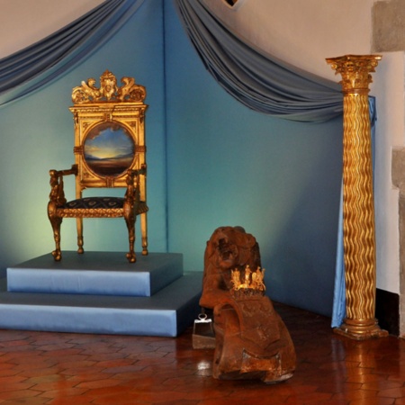 Sala Escuts w Zamku Gali Dalí w Púbol
