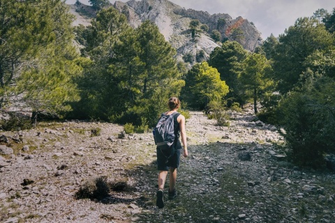 Une personne faisant de la randonnée en Catalogne