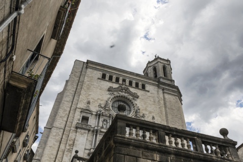 Vue de la cathédrale Santa María à Gérone, Catalogne