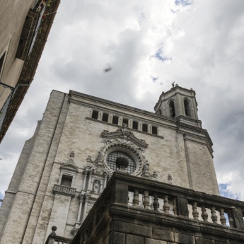 Blick auf die Kathedrale Santa María in Girona, Katalonien