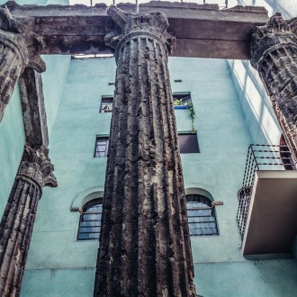 バルセロナMUHBAのハドリアヌスの柱