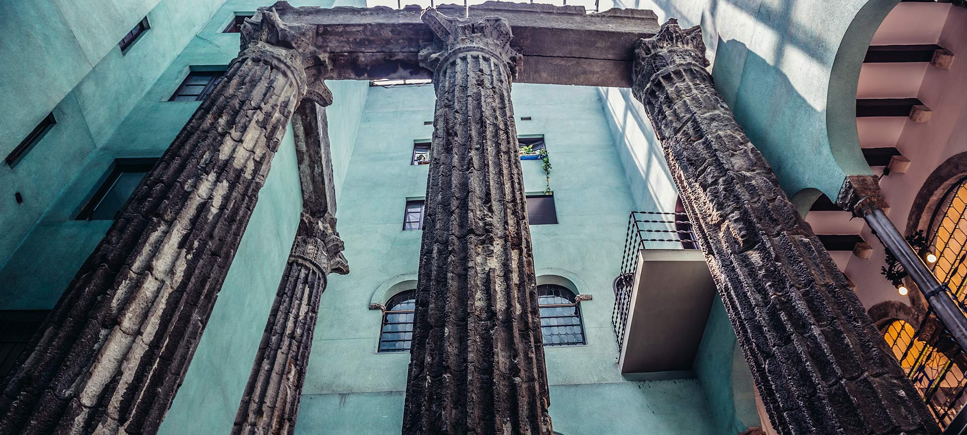 Kolumny Hadriana, MUHBA, Barcelona Kolumny Hadriana, MUHBA, Barcelona