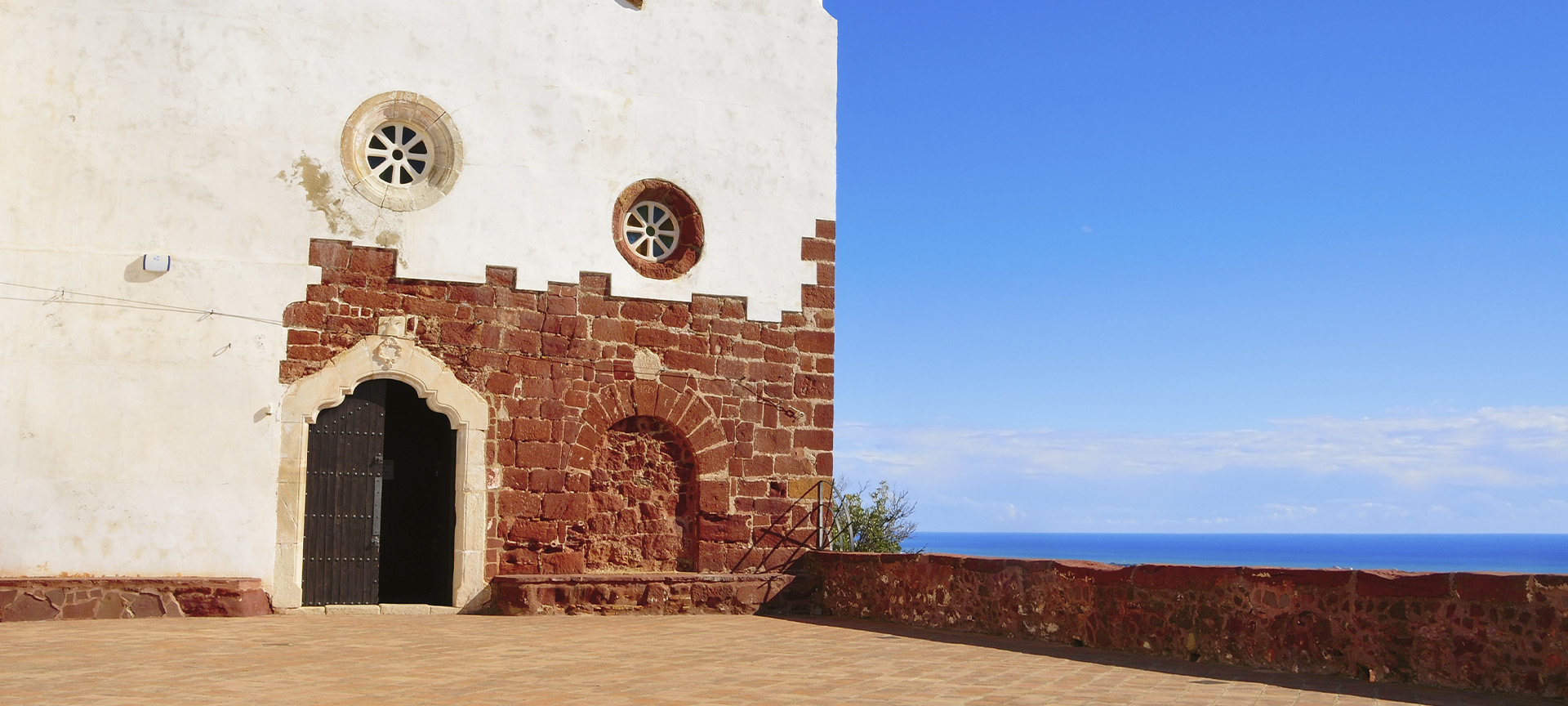 Ermitage de la Mare de Déu de la Roca à Mont-Roig del Camp (province de Tarragone, Catalogne) Ermitage de la Mare de Déu de la Roca à Mont-Roig del Camp (province de Tarragone, Catalogne)