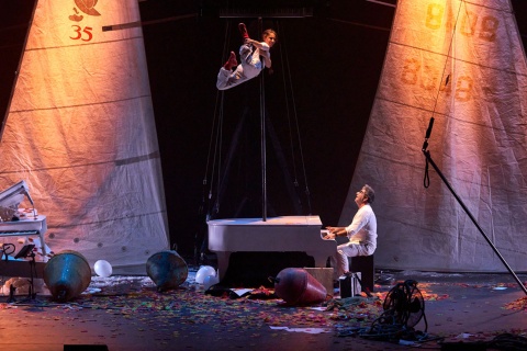 Spectacle Volare. « Temporada Alta ». Festival Internacional de Teatro