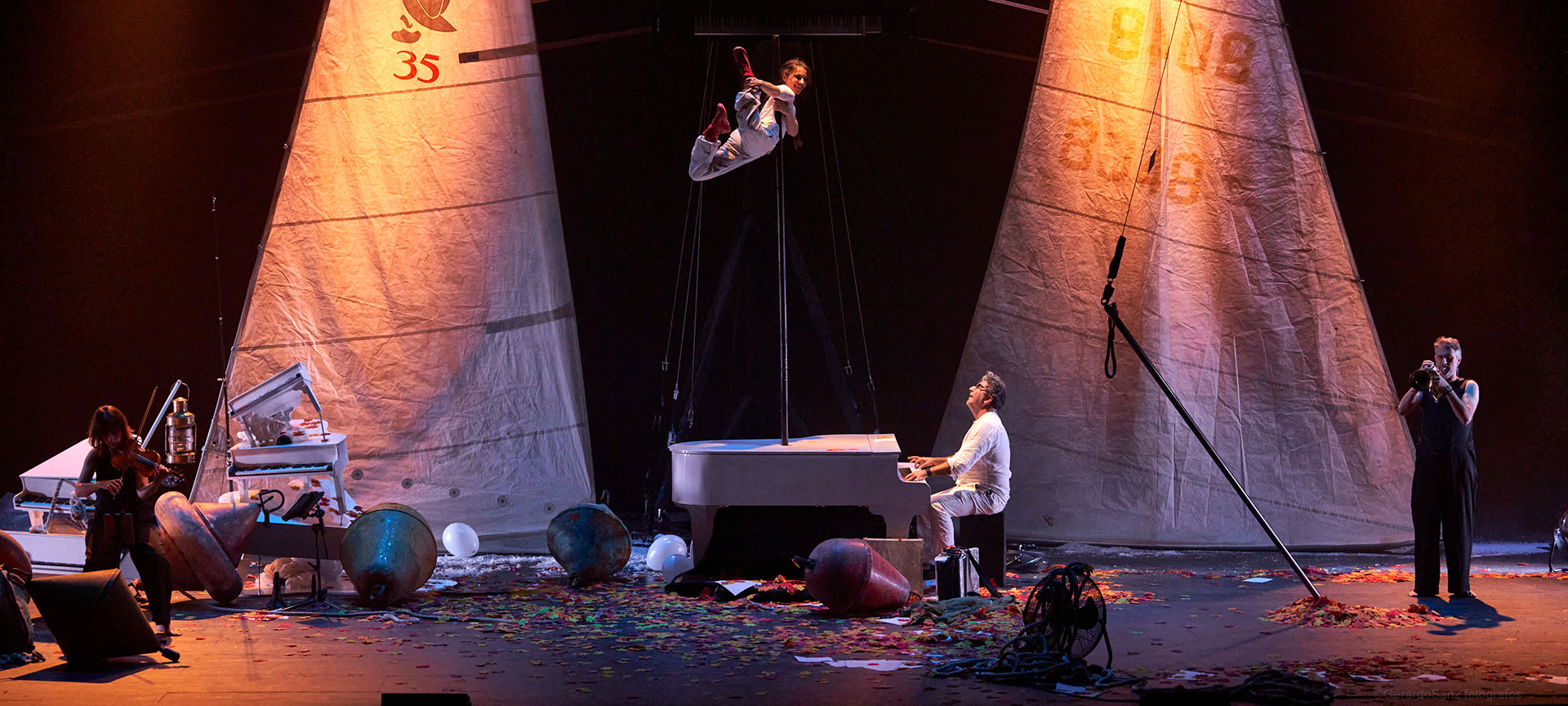 Die Show »Volare«. Temporada Alta. Internationales Festival der Bühnenkunst Die Show »Volare«. Temporada Alta. Internationales Festival der Bühnenkunst