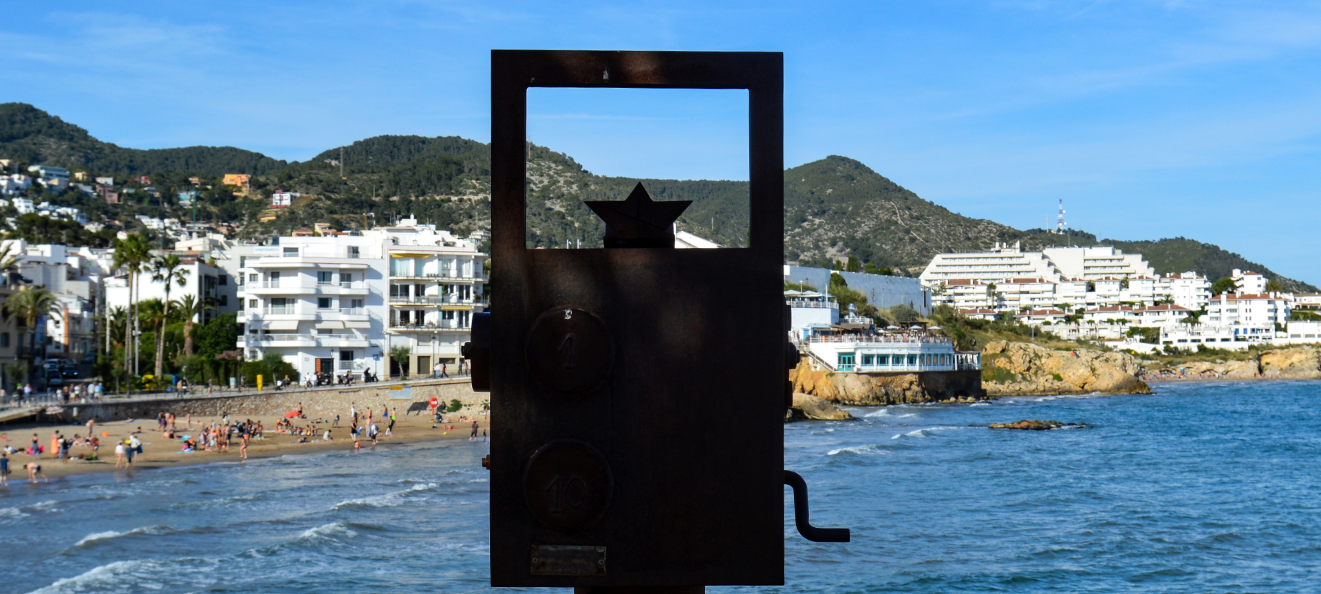 Widok na nabrzeże Sitges w Barcelonie, Katalonia Widok na nabrzeże Sitges w Barcelonie, Katalonia