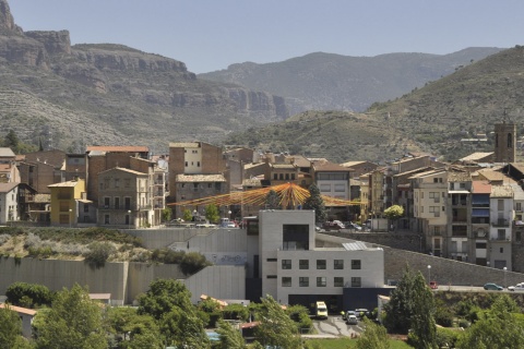 Panoramablick auf La Pobla de Segur in Lleida (Katalonien)