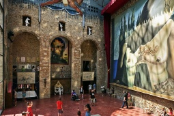 Vue intérieure du Théâtre-musée Dalí de Figueres