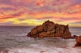 "Roca Grossa sur la plage de las Rocas de Calella "