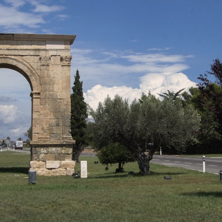 O arco de Bará, em Roda de Bará (Tarragona, Catalunha)